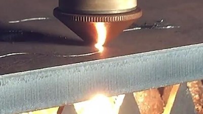 大型激光切割企業(yè)合作測試執(zhí)信環(huán)保激光切割煙霧過濾器！